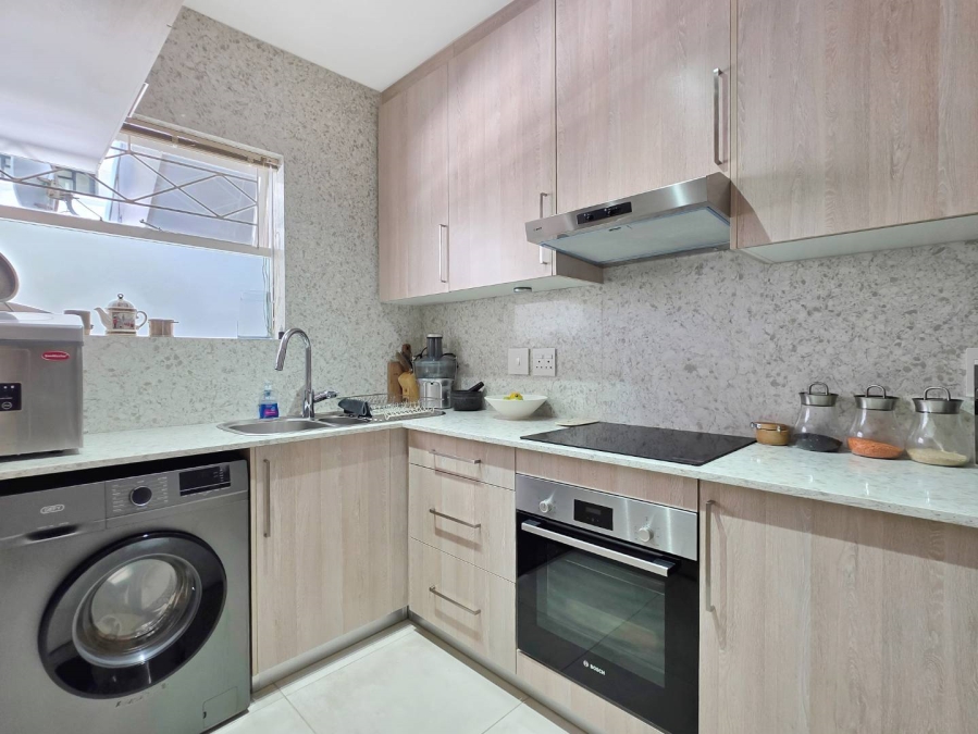 2 Bedroom Property for Sale in Sea Point Western Cape